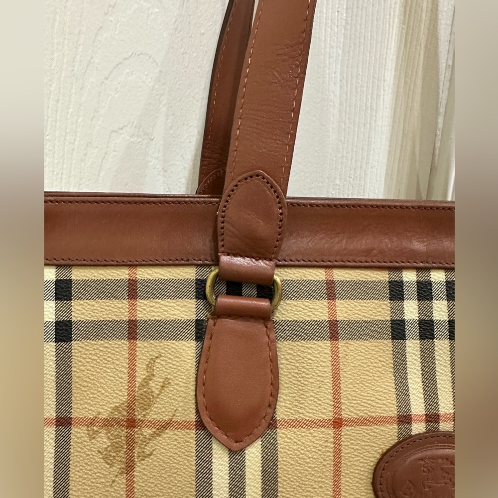 Burberry - Picture 6 of 17